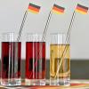 Es muss nicht immer nur Bier sein: Schwarzer Johannisbeer-, Kirsch- und Apfelsaft passen gut zur Fußball-EM.