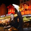 Lea Toran Jenner ist Artistin im Moulin Rouge in Paris.