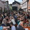 Hunderte von Menschen füllten am Donnerstag den Marktplatz in Harburg.