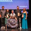 Silber beim Fairtrade-Preis: Bettina Winkler (zweite von links) und ihr Schokoschatz wurden als Newcomer ausgezeichnet. Durch den Abend führte Entertainerin Anke Engelke (Mitte).