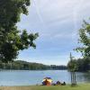 Wenn die Sonne strahlt, kommt die Lust auf See: Das Badeverbot an den offiziellen Badeseen im Landkreis, wie hier am Auwaldsee, ist aufgehoben.