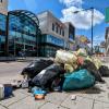 Auch am Montag müllt es ziemlich hier an der Bahnhofstraße. Die Neu-Ulmer Stadtverwaltung ist ob der illegalen Deponie ziemlich ratlos.