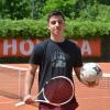 Fernando Perez-Rodenas kann sowohl mit dem Tennis-Racket als auch mit dem Fußball umgehen. Derzeit spielt der 20-jährige Spanier für den Bayernligisten TC Rot-Weiß Gersthofen. 