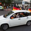 Fußballfans feiern einen Sieg der Deutschen mit einem Autokorso - alles ist dabei aber nicht erlaubt.