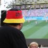 Während der Fußball-Europameisterschaft werden viele Fans die Spiele gemeinsam schauen. 