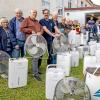 Der Lions Club Bad Neuenahr spendete Trocknungsgeräte und Lüfter für Flutopfer in Babenhausen - außerdem erhält der Kindergarten 10.000 Euro. Unser Bild zeigt die Lions aus Babenhausen, Bad Neuenahr und Kempten zusammen mit dem Babenhauser Bürgermeister Otto Göppel.