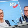 Alice Weidel und Tino Chrupalla. Die AfD-Spitze strebt einen Austritt aus dem rechten Parteienbündnis an und will damit einem Rauswurf zuvorkommen.