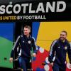 Die Schotten Scott McTominay (l) und John McGinn freuen sich auf das EM-Spiel gegen Deutschland.