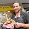 Seit Kurzem hat am Judenberg in der Augsburger Altstadt "Napoli Dough" geöffnet. Oliver Voss, der Mann dahinter, setzt auf die Pizza-Spezialität "Panuozzo".