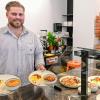Seit zwei Wochen gibt es das neue Lokal "Safran" in der Herzogenstraße in Würzburg. Seitdem wird dort persisches Essen gekocht. Kris Wolf ist einer der zwei Inhaber.