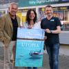 Im Rahmen der Umwelt-Filmwochen präsentieren Olav und Susanna König im Filmhaus Huber in Türkheim und Bad Wörishofen  ihren Film "Die Reise der Utopia – Plastikplankton". Auf
dem Foto: (von links) Olav König, Susanna König und Kai Erfurt vom Kino Türkheim.