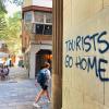 «Tourists Go Home»: Die Botschaft an einer Wand im Künstlerviertel Vila de Gràcia in Barcelona ist eindeutig.