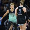 Leonie Fiebich hat es geschafft: Sie spielt in der stärksten Basketballliga der Welt, der WNBA. 