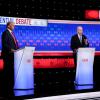 US-Präsident Joe Biden und sein Herausforderer Donald Trump (l) treten bei einem TV-Duell gegeneinander an.