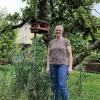 Renate Mayr und ihr Mann Gerhard pflegen den Garten, den sie von ihren Schwiegereltern übernommen und ausgebaut haben. 
