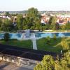 Das Gsundbrunnenbad in Burgau hat seit der Hochwasserkatastrophe geschlossen. Schon Ende der Woche könnte das Freibad wieder öffnen.