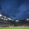 Ein Mann kletterte während der Partie Deutschland gegen Dänemark aufs Dach des Stadions.