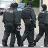 In Karlsruhe hat die Polizei am Abend eine Wohnung gestürmt und zwei Männer festgenommen (Symbolbild).
