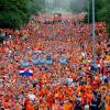 Ein Menschenmeer in Orange war vor dem Achtelfinale der Niederländer gegen Rumänien in München zu sehen.