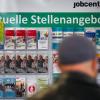 2226 Menschen im Landkreis Aichach-Friedberg waren im August arbeitslos. Im Jahresvergleich ging die Zahl von Arbeitslosen ausländischer Herkunft im Wittelsbacher Land deutlich zurück.