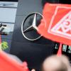 Gegen den geplanten Verkauf der Mercedes-Autohäuser gibt es Widerstand.