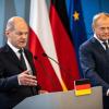 «Deutschland weiß um die Schwere seiner Schuld», sagt Kanzler Olaf Scholz (l) bei einer Pressekonferenz mit Donald Tusk.