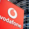 Vodafone investiert in diesem Jahr rund 140 Millionen Euro in KI-Systeme, um die Beantwortung von Kundenanfragen zu verbessern. (Archivbild)