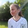 Die zehnjährige Magdalena Kölz aus Schmiechen hat sich beim Public Viewing über den Sieg der deutschen Mannschaft gegen Ungarn gefreut.