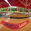 In diesem Sommer bleiben die Tische in den Biergärten oftmals leer. Wenn Deutschland spielt, ist viel los. Doch nicht jeder überträgt die EM-Spiele.