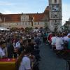 Der Marktplatz in Lauingen war zum Start des City-Fests komplett gefüllt. Gebannt sahen etwa 2000 Menschen das Fußballspiel zwischen Deutschland und Spanien.