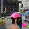 Die Bilder vom Lechstadtfest am Landsberger Hauptplatz. Erst brütende Sonne, dann schwül und dann Regen.