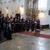 Mit absoluter Professionalität erzeugte der Jugendkammerchor Ingolstadt in seinem geistlichen Chorkonzert unter der Leitung von Eva Maria Atzerodt (ganz rechts) im Konzert im Baringer Münster 100-prozentiges Gänsehautfeeling.