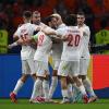 Das türkische Team bejubelt das Tor zum 1:0 gegen die Niederlande im EM-Viertelfinale. 