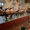 Feine Klänge waren beim Benefizkonzert für Schrobenhausen vom jungen Gitarrenensemble der Musikschule Neuburg zu hören.