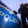 Ein 19-Jähriger hat auf dem Bürgerfest in Ingolstadt auf zwei Männer eingeschlagen, weil die seine Begleiterin angesprochen haben.