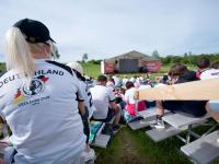 Zahlreiche Fußballfans schauten vor zwei Jahren gemeinsam das Viertelfinale der Fußball-Europameisterschaft zwischen Deutschland und Spanien am Baggersee in Obermeitingen. Heuer wird es dort kein Public Viewing geben.