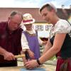 Feiern wie anno dazumal: Beim Historischen Marktfest in Pöttmes wird auch am Samstag fröhlich gefeiert. 
