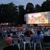 Lechflimmern in Augsburg: Open-Air-Kino gibt es auch 2024 wieder im Plärrer Familienbad.