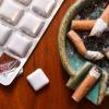 Nikotinersatzprodukte wie Pflaster und Kaugummis können beim Rauchstopp helfen, da sie das Nikotin langsamer und weniger intensiv abgeben als Tabakrauch.