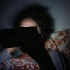 Jugendliche, die spätnachts ihr Smartphone nutzen, schlafen laut einer Studie weniger und schlechter.