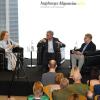 Joe Kaeser im Gespräch mit Redakteurin Christina Heller-Beschnitt und Chefkorrespondent Stefan Stahl (rechts). 