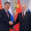 Aus Sicht der Nato eine gefährliche Freundschaft:  Wladimir Putin (r) und Xi Jinping, Präsident von China. (Archivbild)