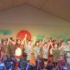 Zebras und Giraffen in Schwabmünchen: Dutzende Kinder stehen beim Musical  „Tuishi Pamoja“ auf der Bühne. 