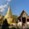 Touristen besuchen einen der unzähligen Tempel in Chiang Mai. Thailand lockert die Einreisebestimmungen. Urlauber aus 93 Ländern dürfen sich dann visumfrei 60 Tage lang in Thailand aufhalten, darunter auch aus Deutschland,