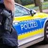 Einen bewusstlosen Mann haben Zeugen am Samstagnachmittag an der Kreisstraße auf Höhe von Walchshofen gefunden.