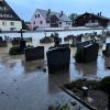 Die Helfer in Bayern rückten vor allem wegen umgestürzter Bäume, überschwemmter Straßen und vollgelaufener Keller aus.