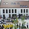 Zahlreiche Bürger waren zur Einweihung des ersten Bauabschnitts der neuen Mitte in Buchdorf erschienen.
