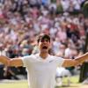 Carlos Alcaraz gewann nach den French Open auch Wimbledon und bekam den Siegerpokal von Prinzessin Kate.