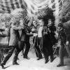 Der polnischstämmige Anarchist Leon Czolgosz schießt am 6. September 1901 auf den US-Präsidenten William McKinley, der die Weltausstellung in Buffalo besucht. Acht Tage nach dem Attentat erliegt McKinley seinen inneren Verletzungen. Nachfolger im Präsidentenamt wird Theodore Roosevelt.