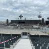 Die Ausmaße sind gigantisch: Allein der Bildschirm hinter der Bühne misst 220 Meter. Adele kommt für zehn Konzerte nach München, dafür wird auf dem Messegelände in Riem eine eigene Arena errichtet. Die Arbeiten laufen auf Hochtouren. 